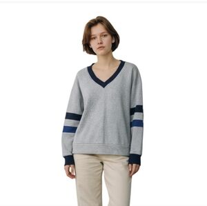 Evereve Wmns Varsity Elana V-Neck Sweatshirt XL Cozy Normcore Minimal Cottage